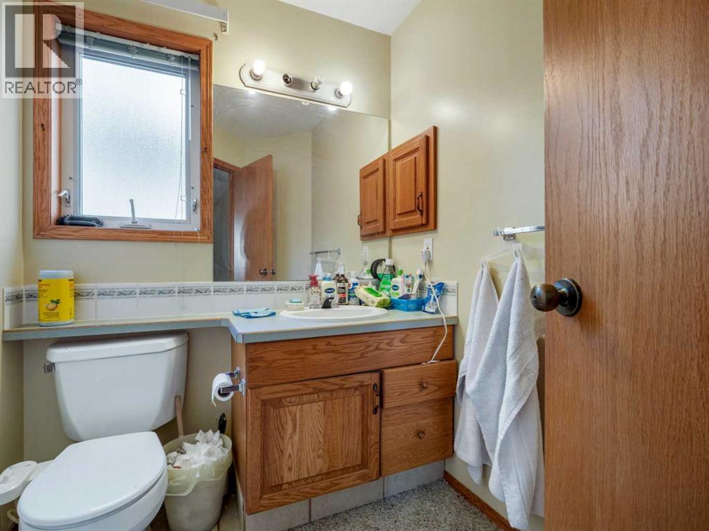 10 Fairmont Crescent S, Lethbridge, Alberta  T1K 7G3 - Photo 4 - A2279053