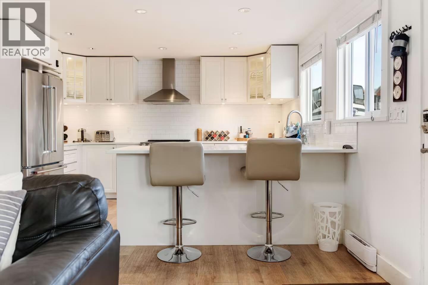 A015 415 Esplanade Avenue, North Vancouver, British Columbia  V7M 1A6 - Photo 10 - R3089415