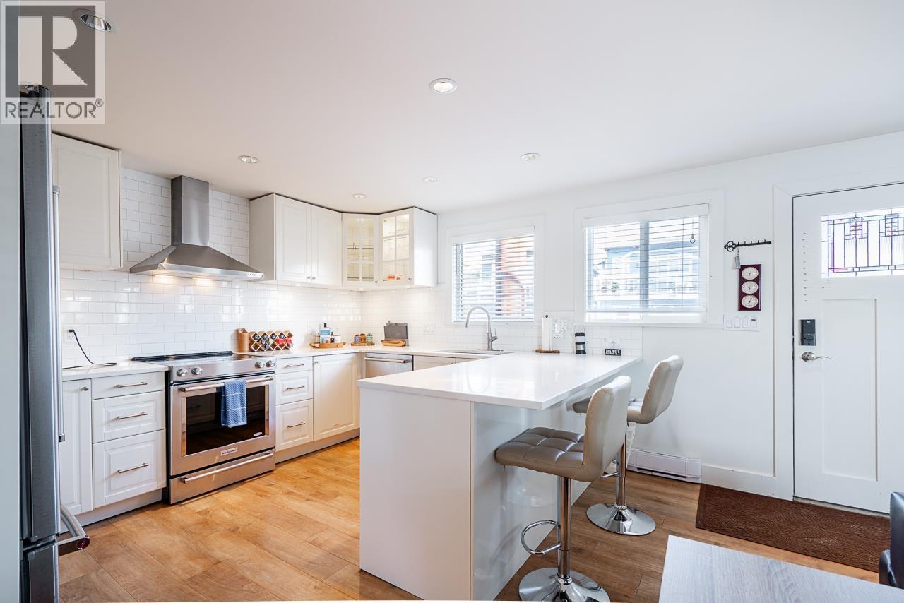 A015 415 Esplanade Avenue, North Vancouver, British Columbia  V7M 1A6 - Photo 5 - R3089415