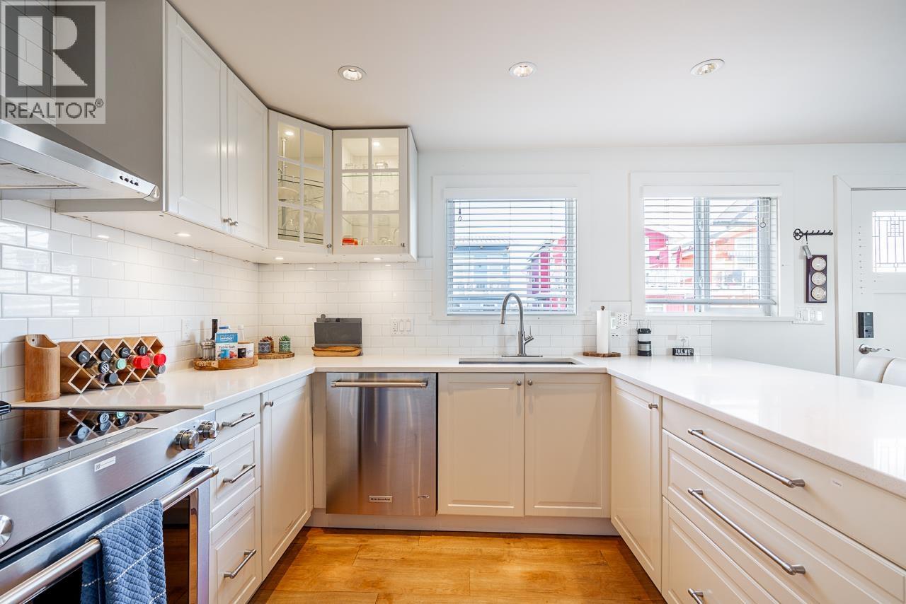 A015 415 Esplanade Avenue, North Vancouver, British Columbia  V7M 1A6 - Photo 6 - R3089415