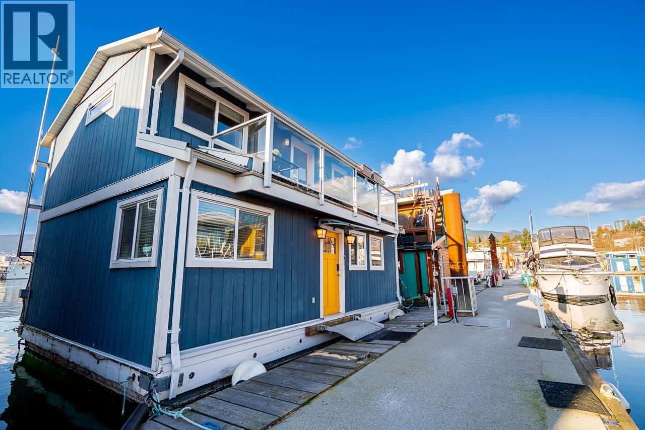 A015 415 Esplanade Avenue, North Vancouver, British Columbia  V7M 1A6 - Photo 3 - R3089415