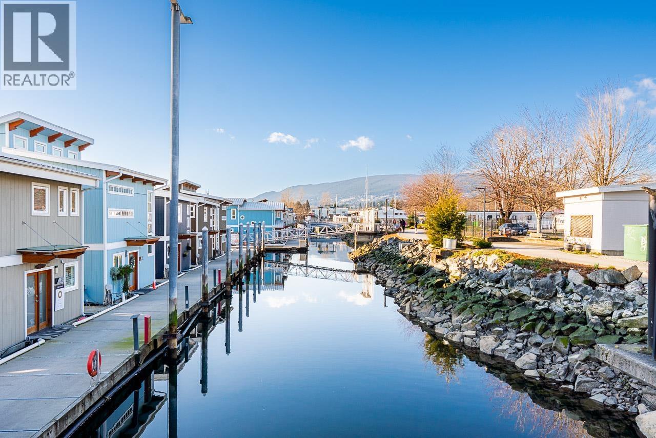 A015 415 Esplanade Avenue, North Vancouver, British Columbia  V7M 1A6 - Photo 34 - R3089415