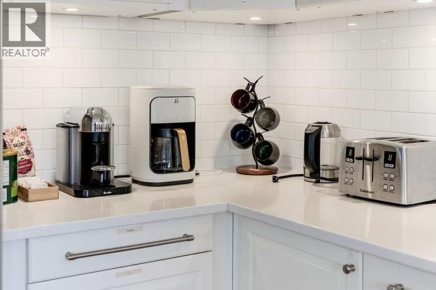 A015 415 Esplanade Avenue, North Vancouver, British Columbia  V7M 1A6 - Photo 11 - R3089415