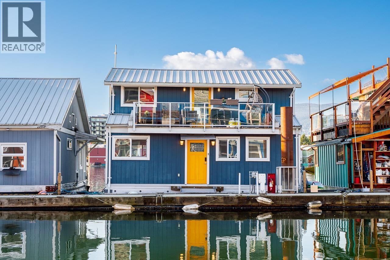 A015 415 ESPLANADE AVENUE, North Vancouver, British Columbia