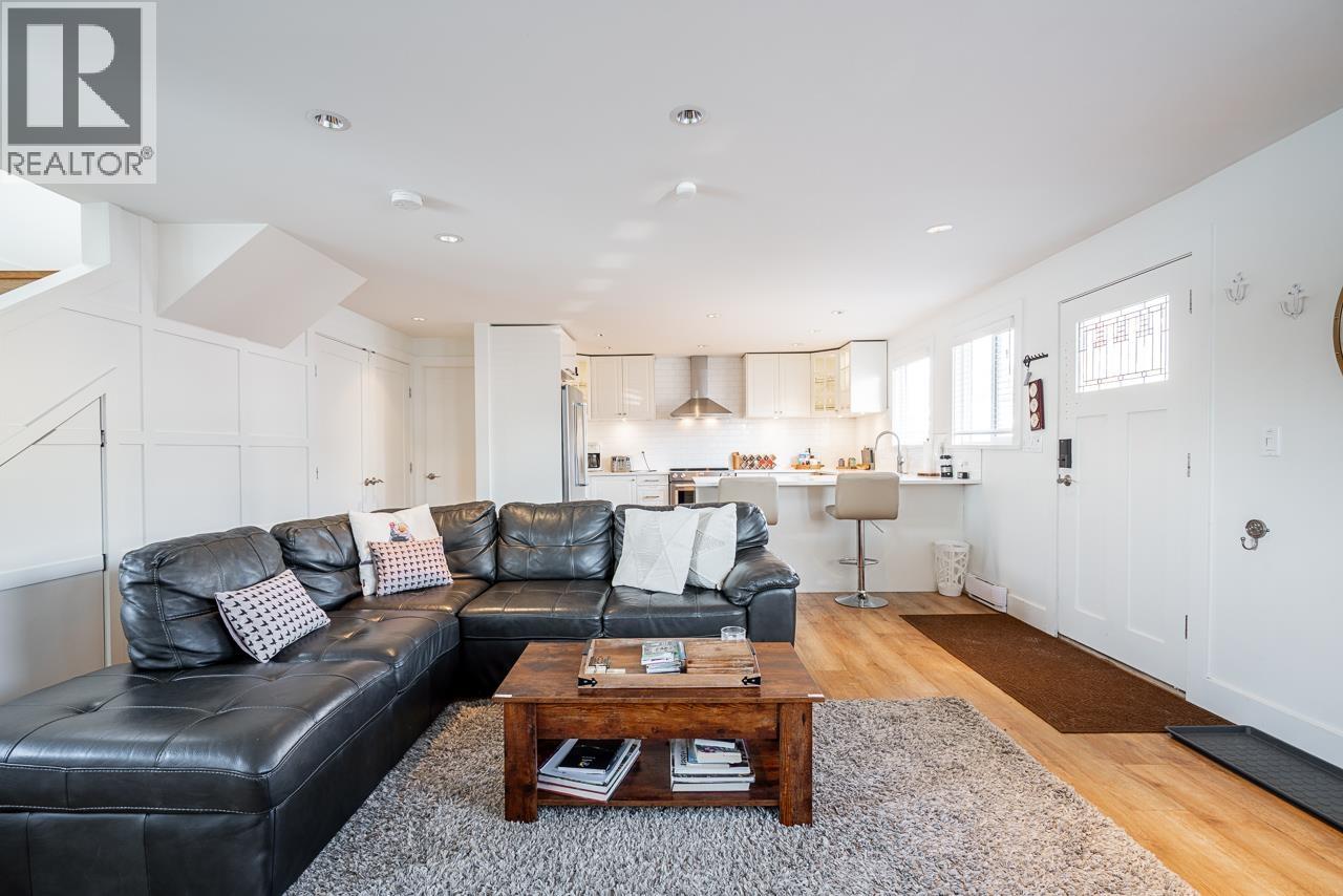 A015 415 Esplanade Avenue, North Vancouver, British Columbia  V7M 1A6 - Photo 13 - R3089415