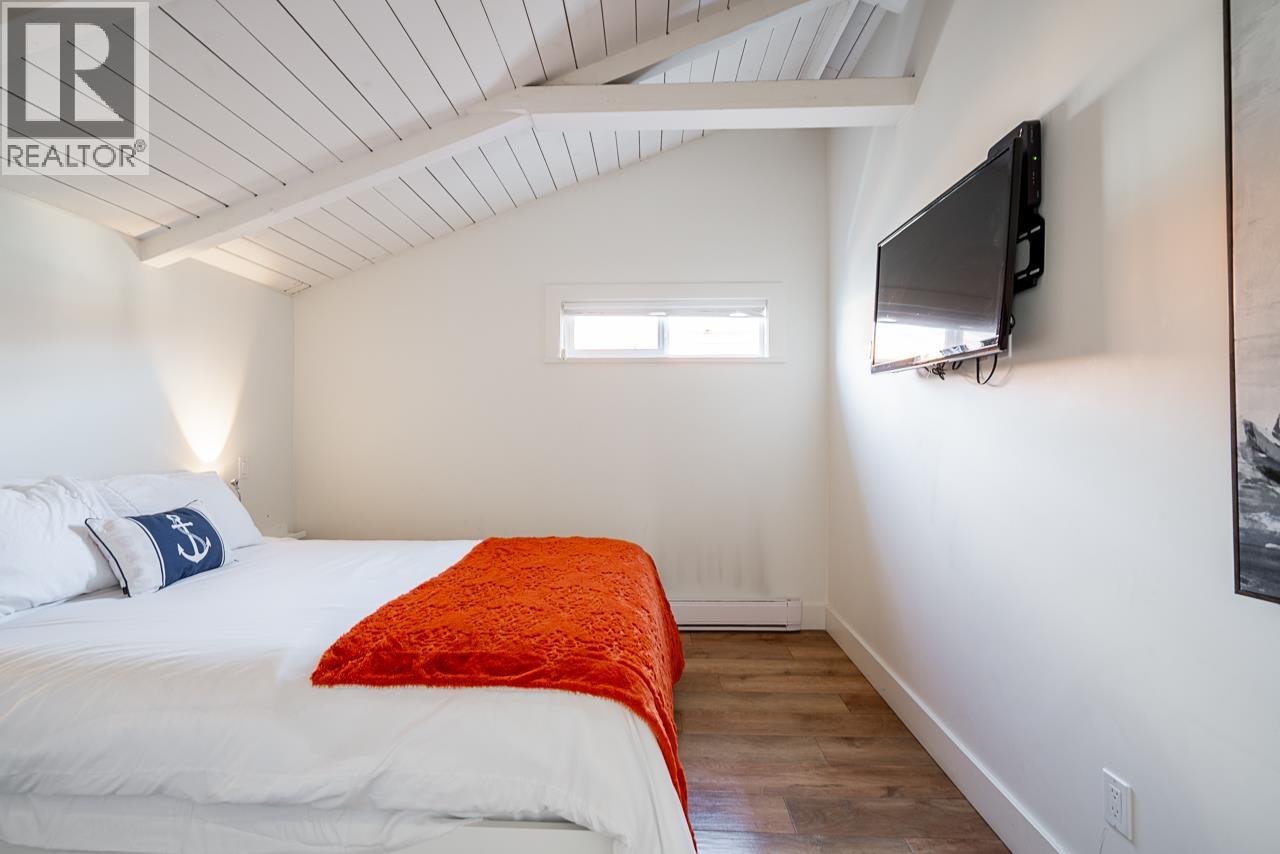 A015 415 Esplanade Avenue, North Vancouver, British Columbia  V7M 1A6 - Photo 25 - R3089415