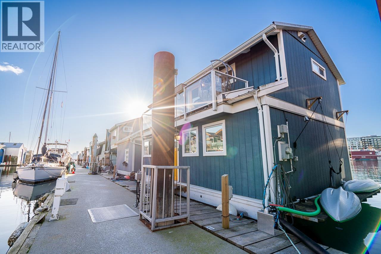 A015 415 Esplanade Avenue, North Vancouver, British Columbia  V7M 1A6 - Photo 4 - R3089415