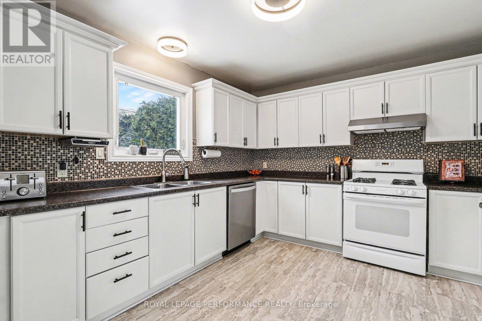 1606 Westport Crescent, Ottawa, Ontario  K1C 6C8 - Photo 13 - X12813152