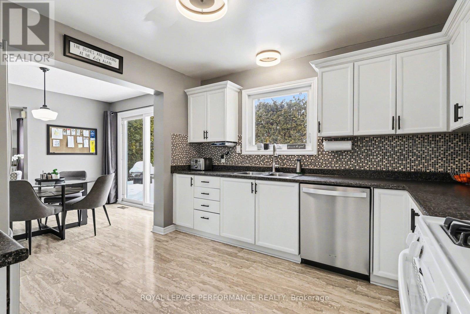 1606 Westport Crescent, Ottawa, Ontario  K1C 6C8 - Photo 15 - X12813152