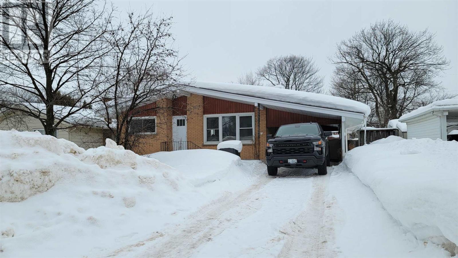 70 Kent Ave, Sault Ste. Marie, Ontario  P6B 4G9 - Photo 2 - SM260346