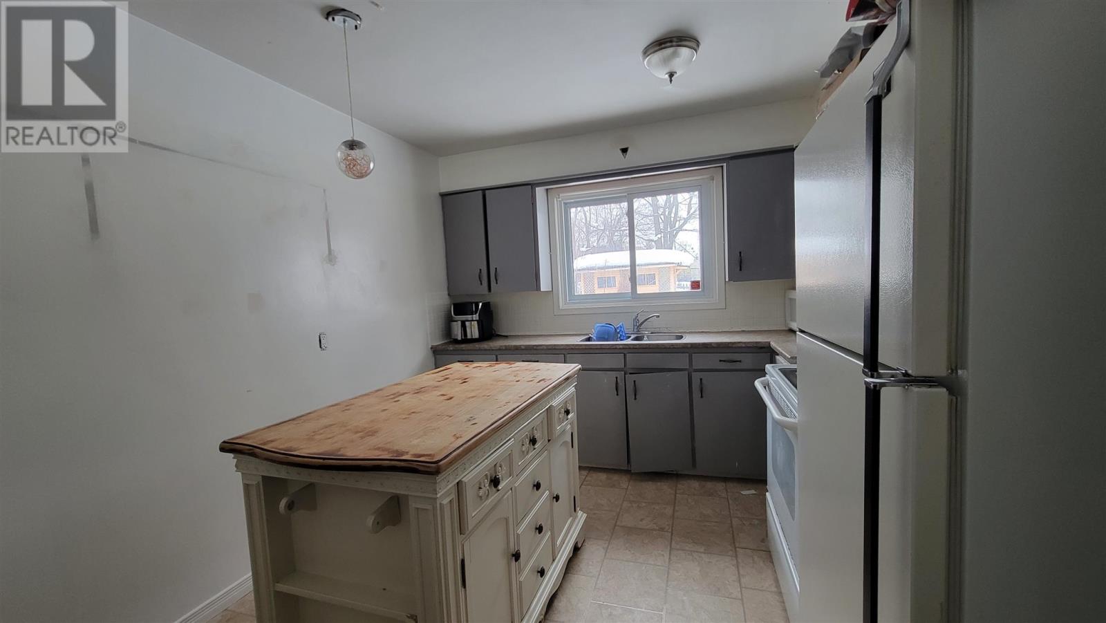 70 Kent Ave, Sault Ste. Marie, Ontario  P6B 4G9 - Photo 4 - SM260346