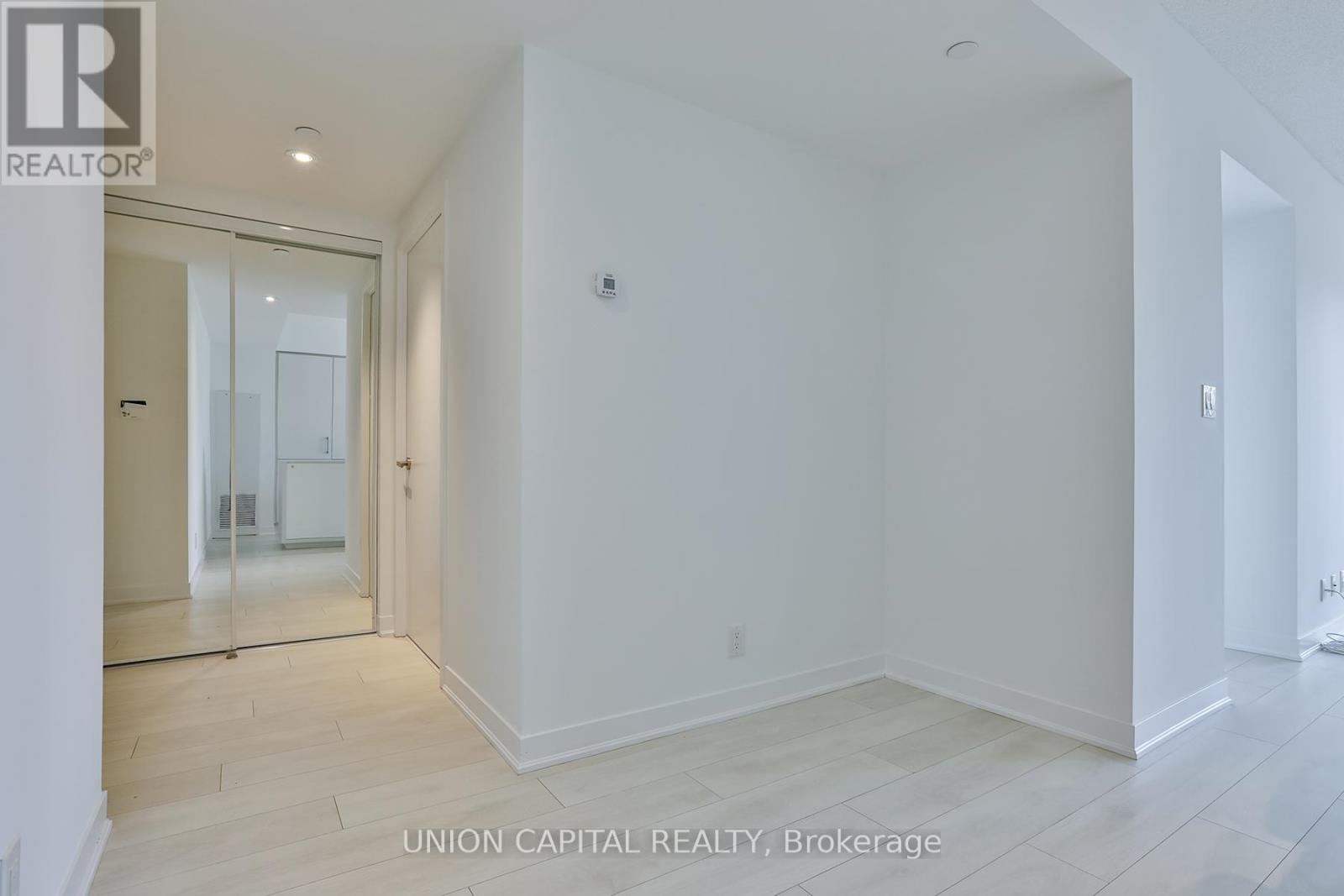 2305 - 88 Harbour Street, Toronto, Ontario  M5J 1B7 - Photo 10 - C12813158