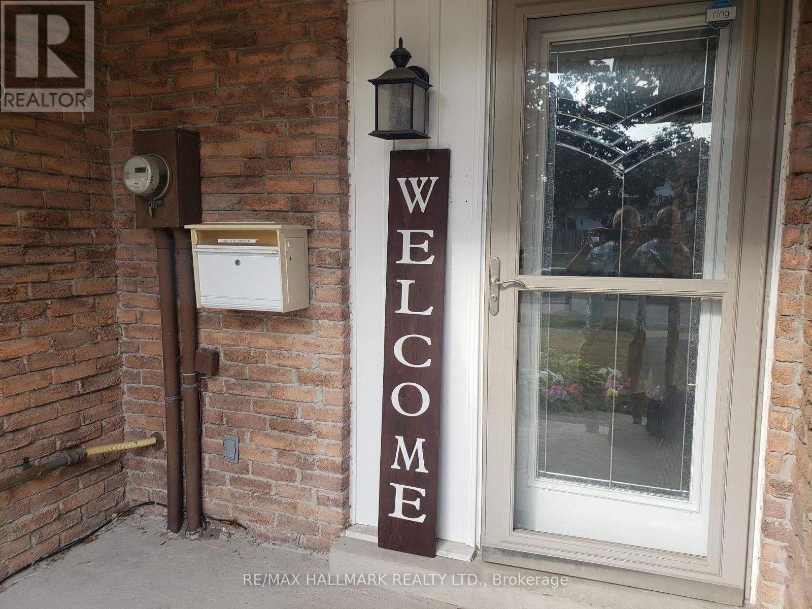 551 Dorchester Drive, Oshawa, Ontario  L1J 6L3 - Photo 2 - E12813088