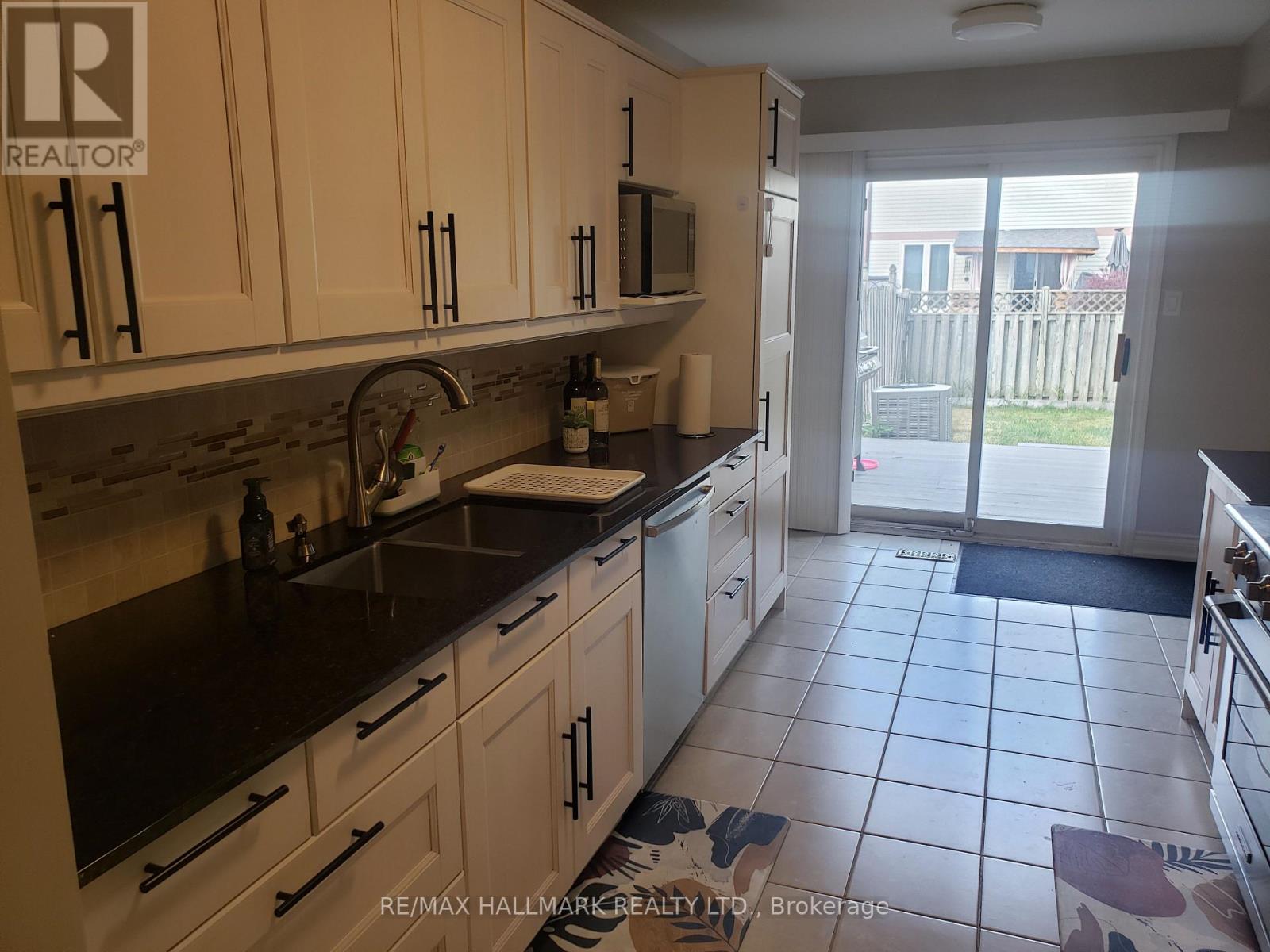 551 Dorchester Drive, Oshawa, Ontario  L1J 6L3 - Photo 7 - E12813088