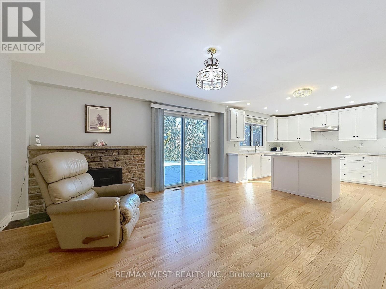 20 Foxwood Grove, Toronto, Ontario  M1W 1V2 - Photo 12 - E12813128