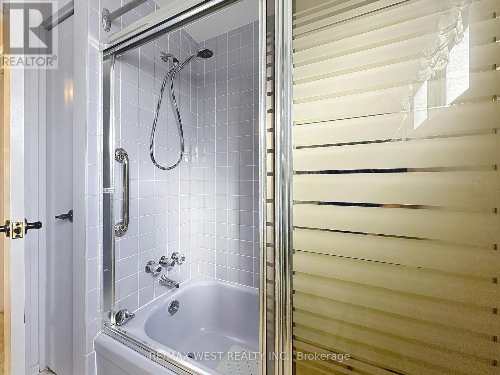 20 Foxwood Grove, Toronto, Ontario  M1W 1V2 - Photo 39 - E12813128