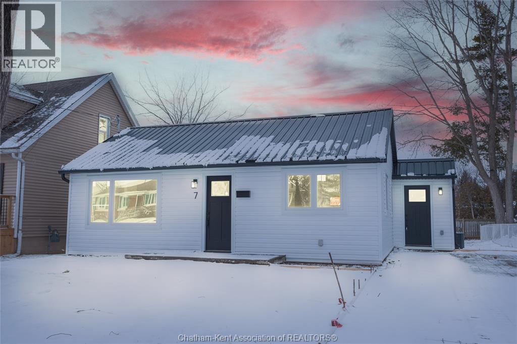 MLS# 26003698: 7 OXLEY DRIVE, Chatham, Canada