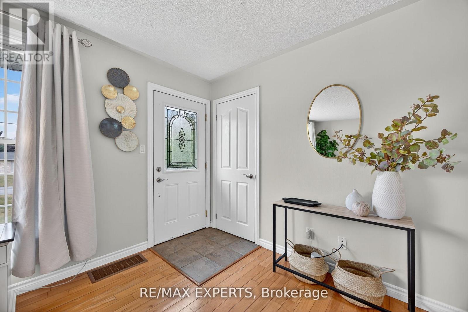 3114 Poplar Road, Innisfil, Ontario  L9S 2J9 - Photo 5 - N12813162