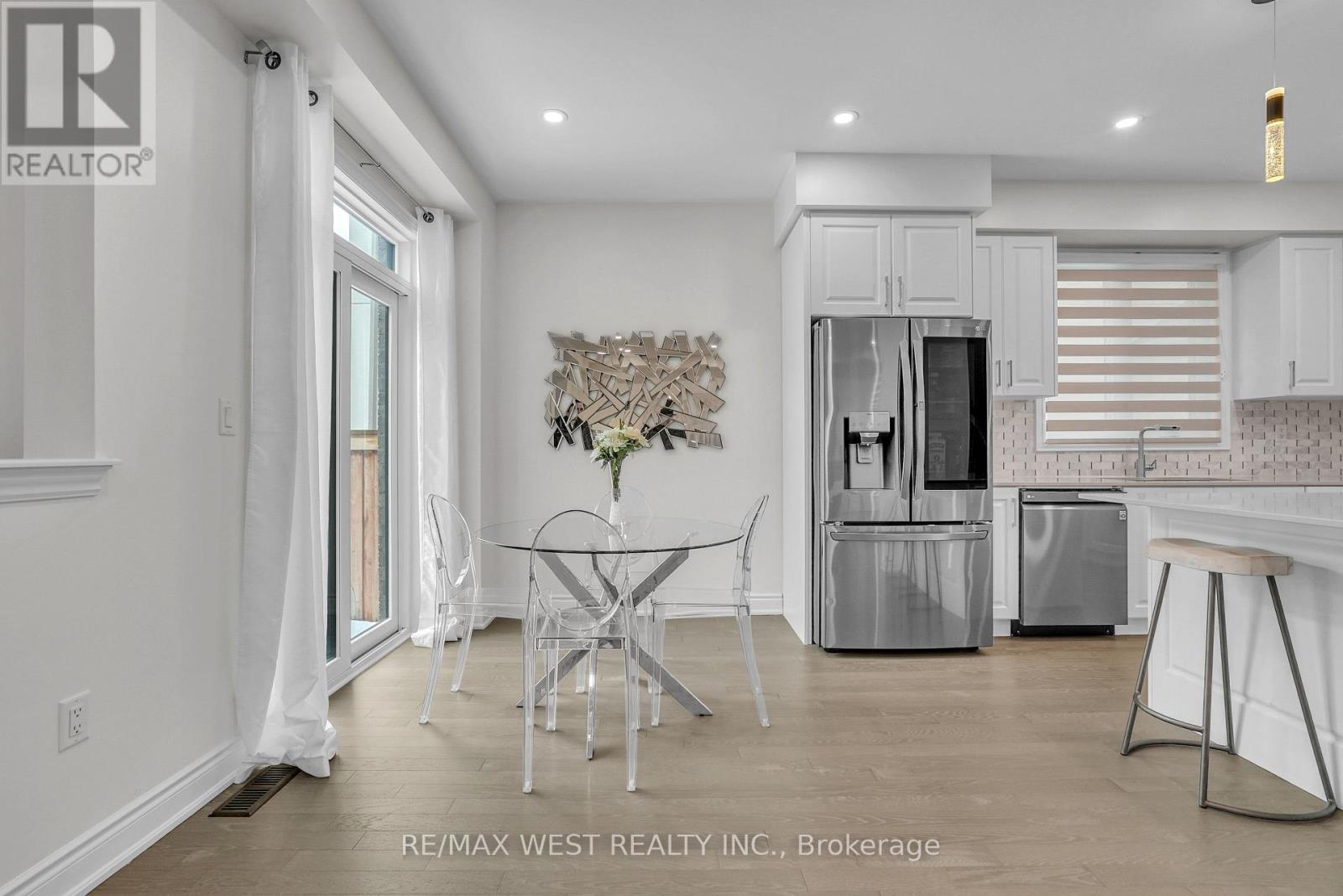 110 Scarlet Way, Bradford West Gwillimbury (Bradford), Ontario  L3Z 4J2 - Photo 6 - N12813206