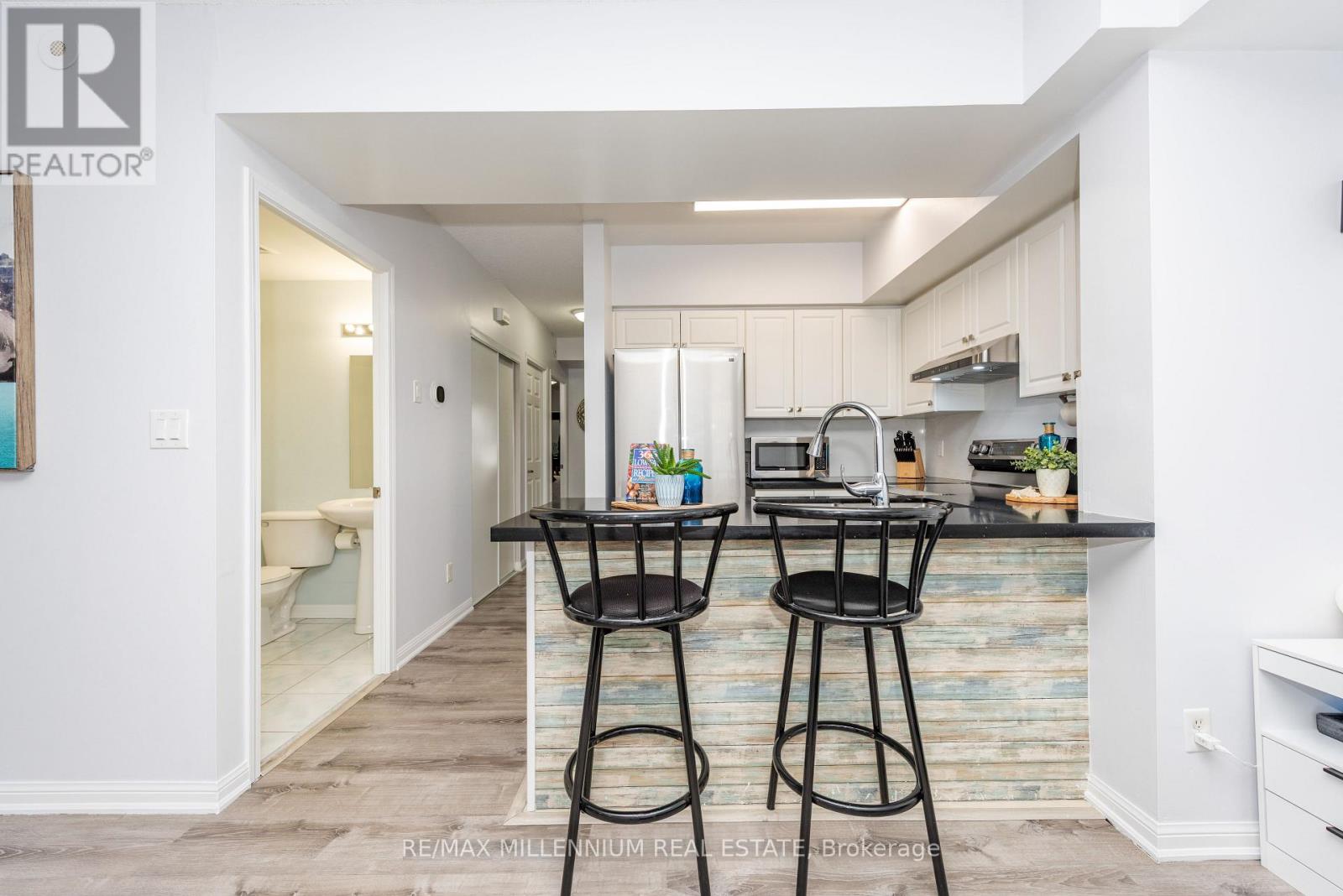 1034 - 3045 Finch Avenue E, Toronto, Ontario  M9M 0A5 - Photo 5 - W12802916