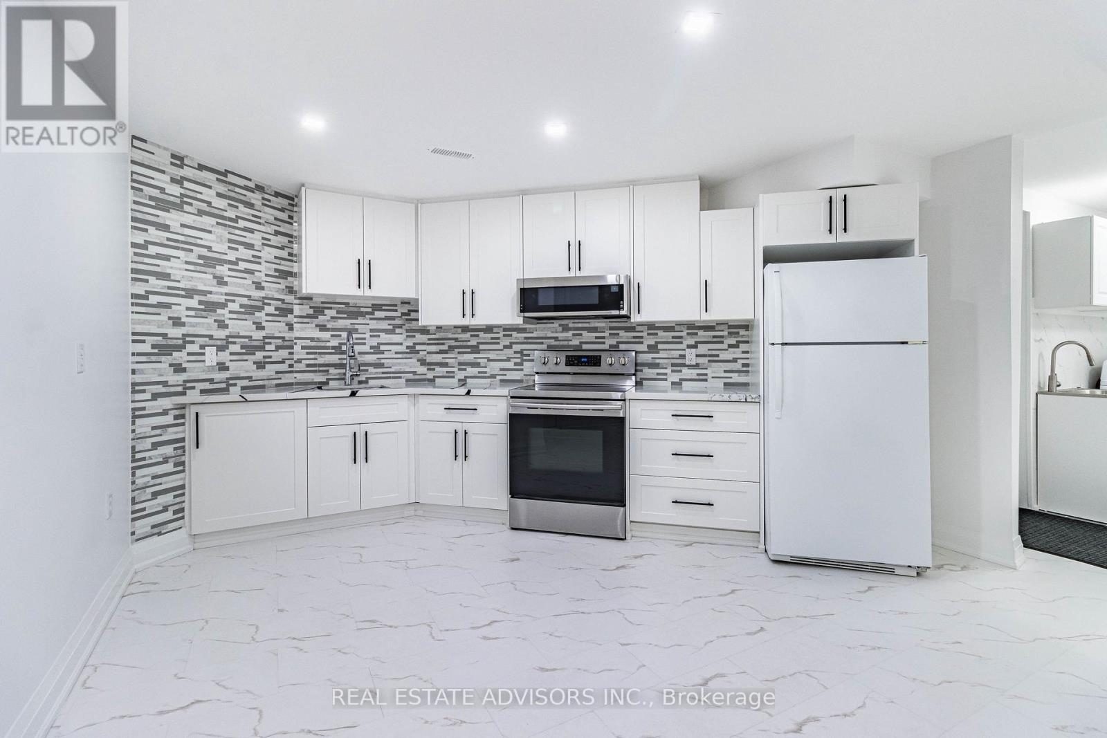 74 Pinebrook Circle, Caledon, Ontario  L7C 1C5 - Photo 10 - W12813070