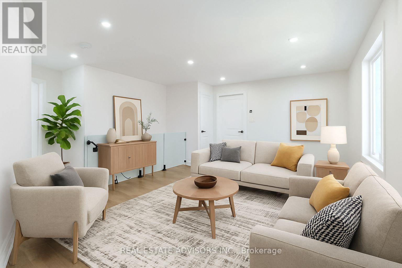 74 Pinebrook Circle, Caledon, Ontario  L7C 1C5 - Photo 2 - W12813070