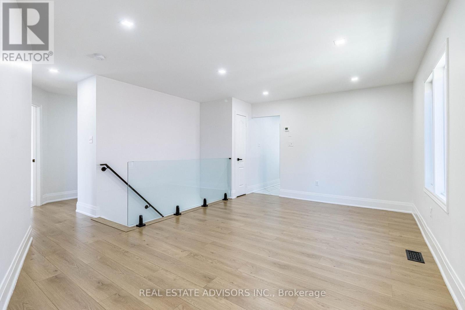 74 Pinebrook Circle, Caledon, Ontario  L7C 1C5 - Photo 3 - W12813070