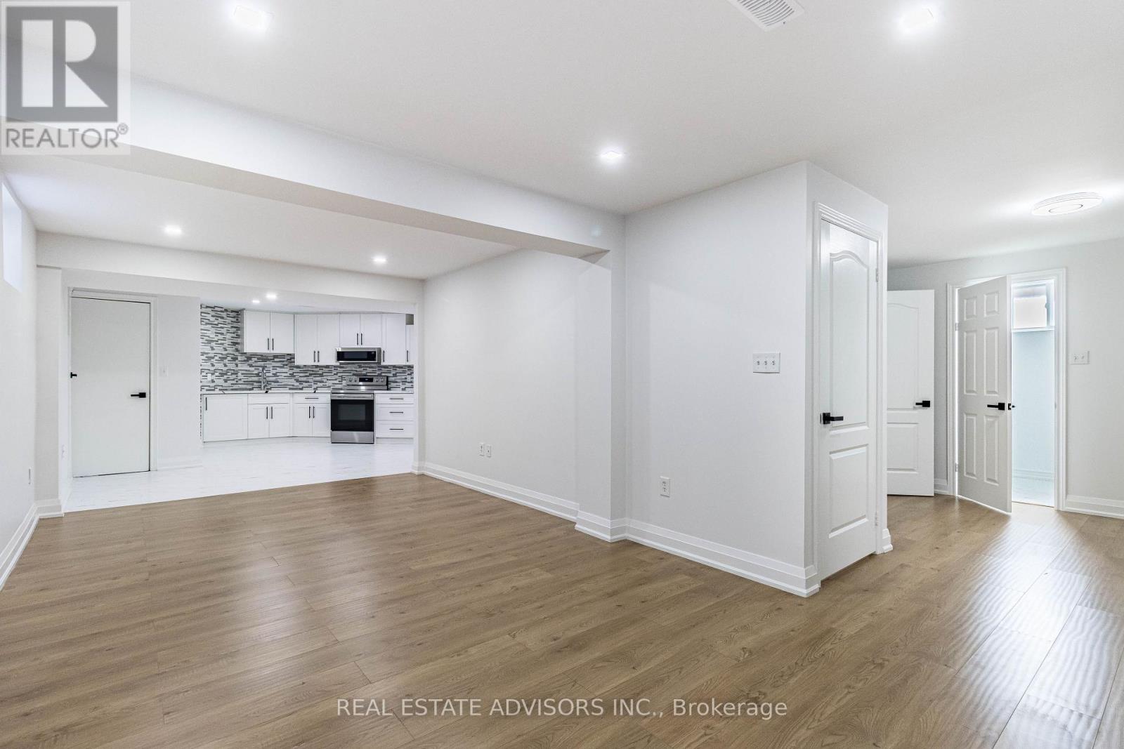 74 Pinebrook Circle, Caledon, Ontario  L7C 1C5 - Photo 8 - W12813070