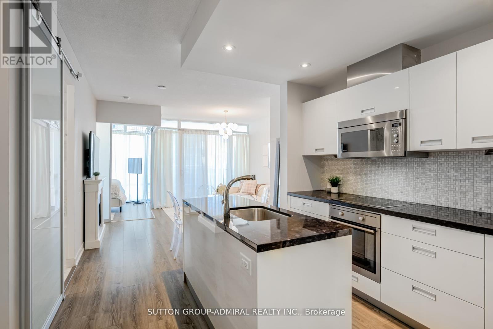 1003 - 90 Park Lawn Road, Toronto (Mimico), Ontario  M8Y 0B6 - Photo 2 - W12813142