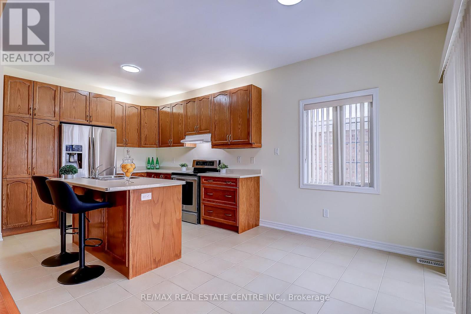 9 Jazzberry Road, Brampton, Ontario  L6R 3Y4 - Photo 7 - W12813166