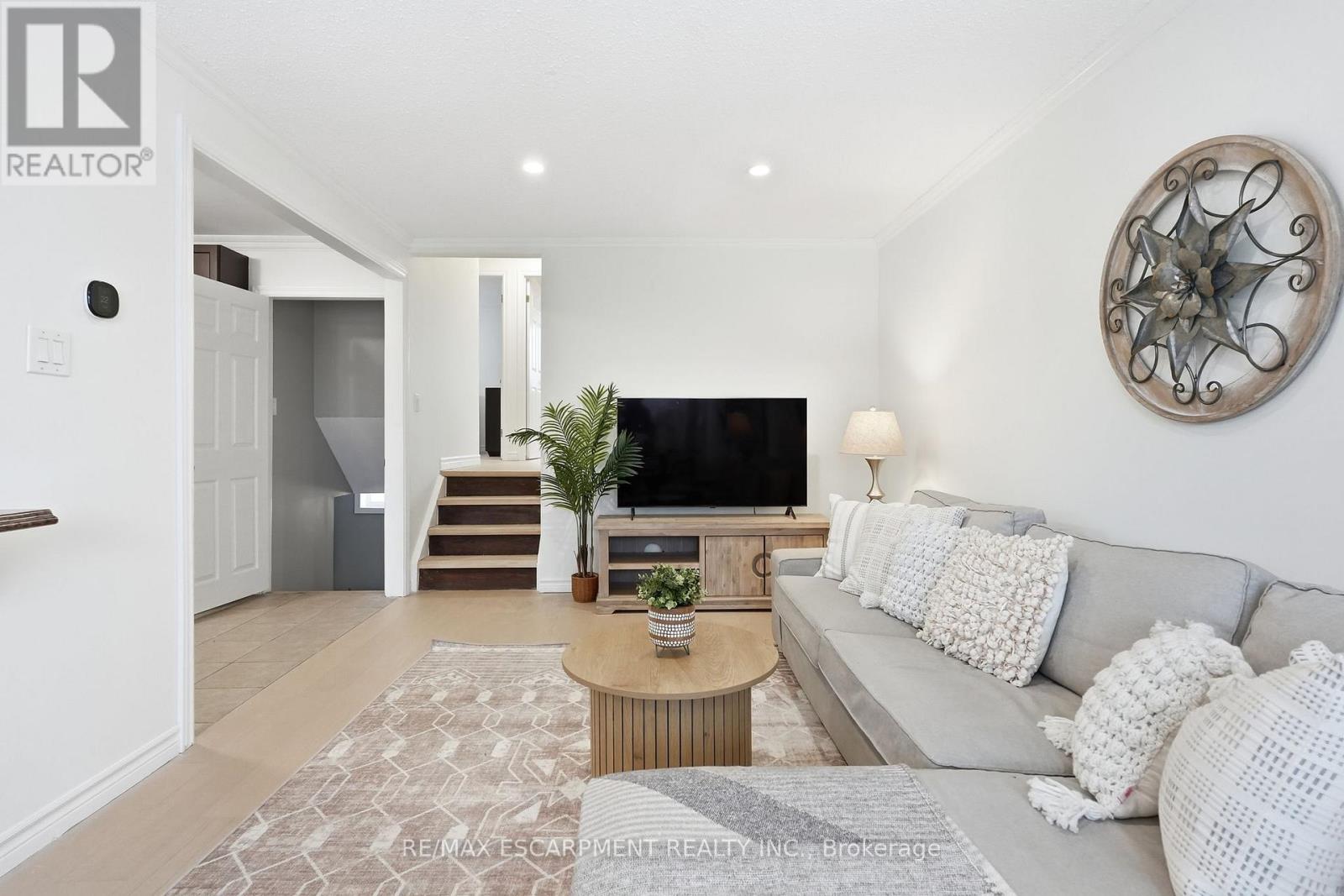 8 Elmore Drive N, Hamilton, Ontario  L8W 1T6 - Photo 12 - X12813100