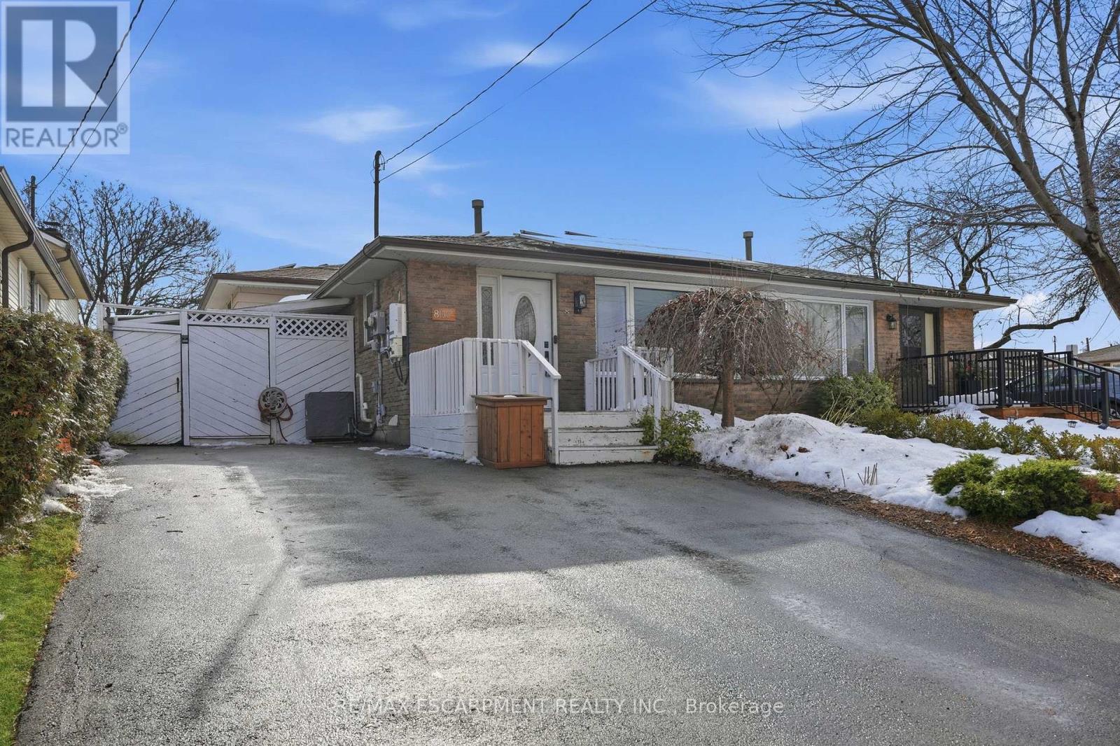 8 Elmore Drive N, Hamilton, Ontario  L8W 1T6 - Photo 2 - X12813100