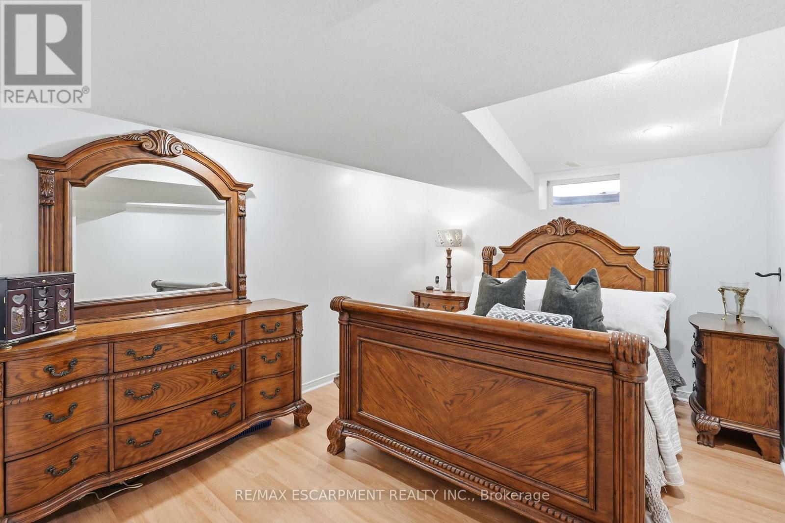 8 Elmore Drive N, Hamilton, Ontario  L8W 1T6 - Photo 33 - X12813100