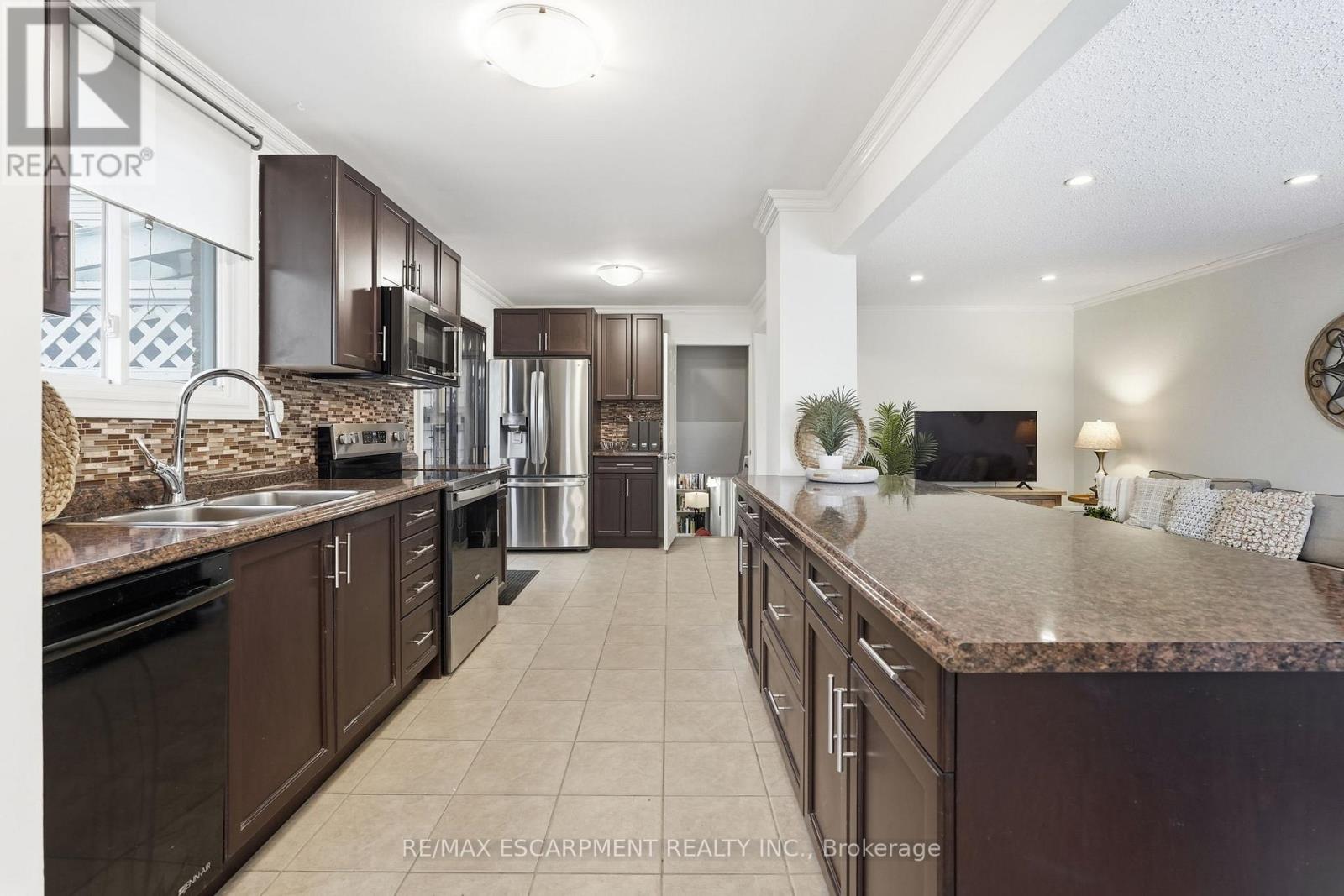 8 Elmore Drive N, Hamilton, Ontario  L8W 1T6 - Photo 4 - X12813100