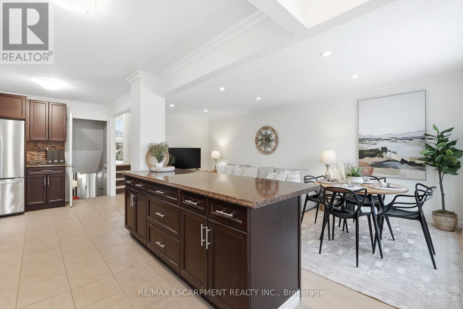 8 Elmore Drive N, Hamilton, Ontario  L8W 1T6 - Photo 6 - X12813100