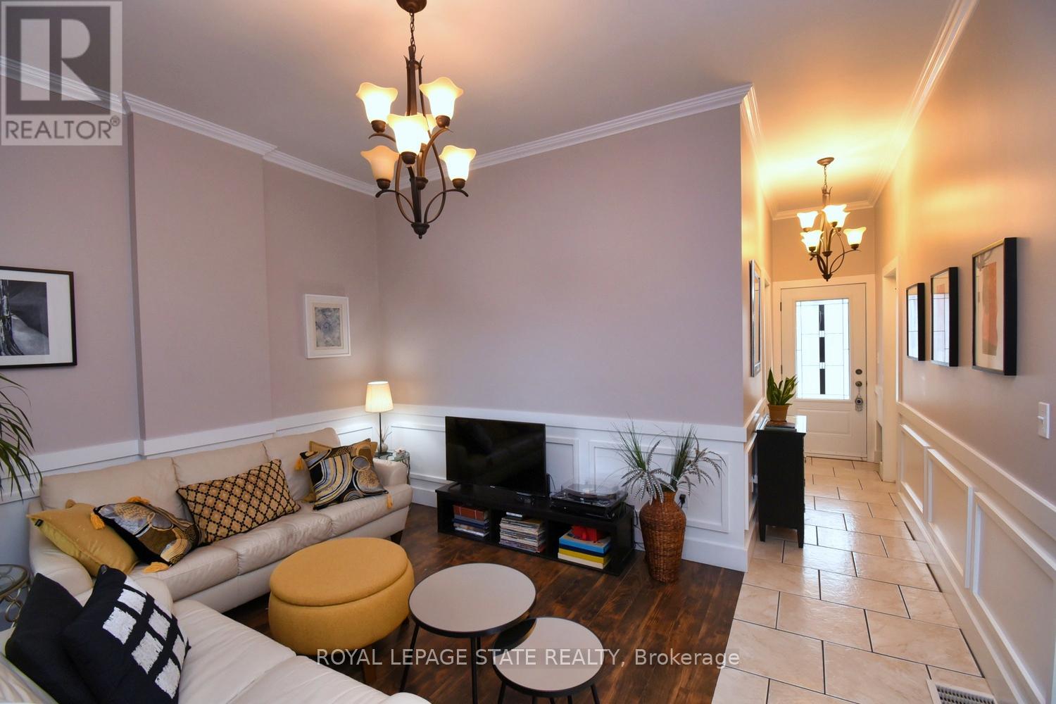 113 Steven Street, Hamilton, Ontario  L8L 5N7 - Photo 3 - X12813164