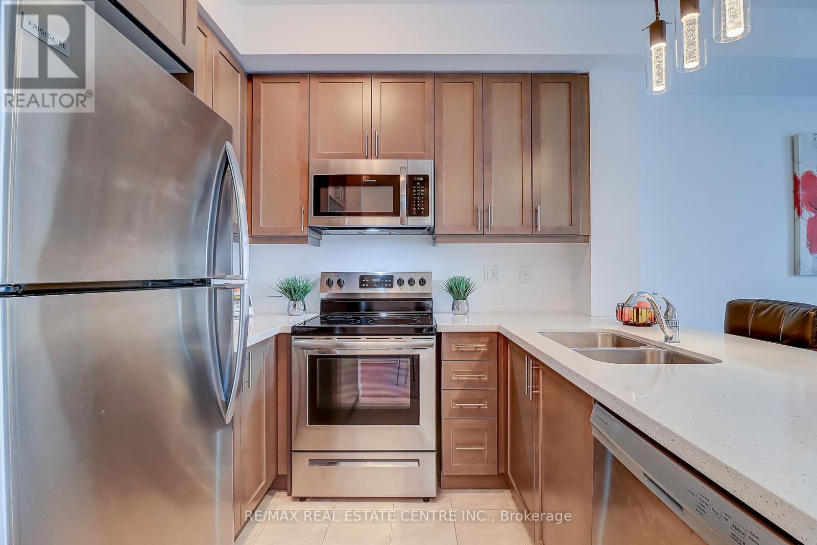 332 - 101 Shoreview Place, Hamilton, Ontario  L8E 0K3 - Photo 9 - X12813176