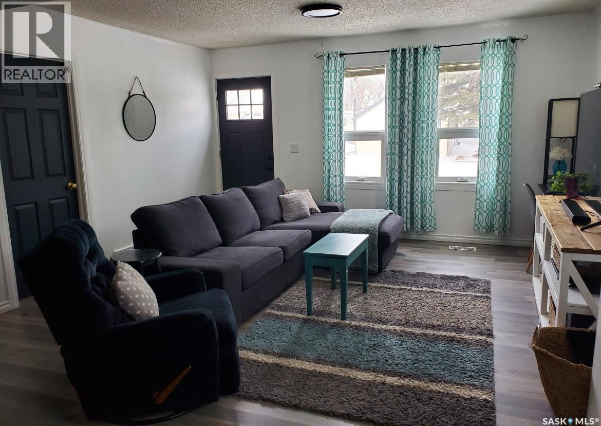 318 Aldridge Street, Bienfait, Saskatchewan  S0C 0M0 - Photo 7 - SK029030