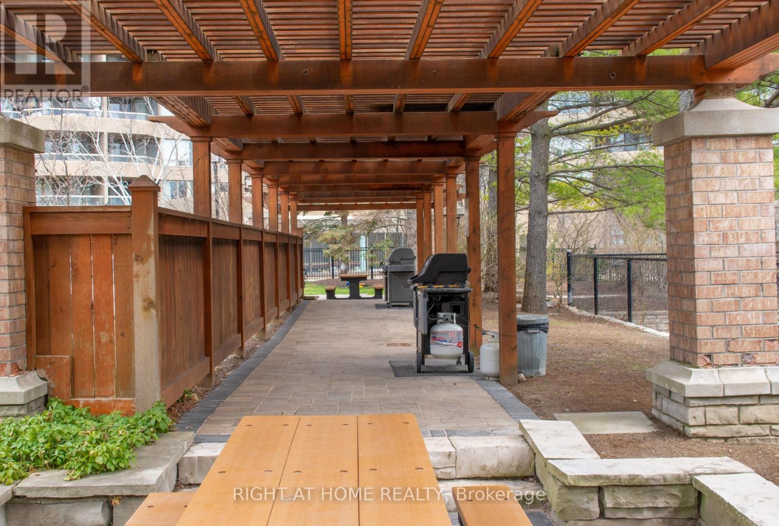 #803 - 610 Bullock Drive, Markham, Ontario  L3R 0G1 - Photo 22 - N12422232