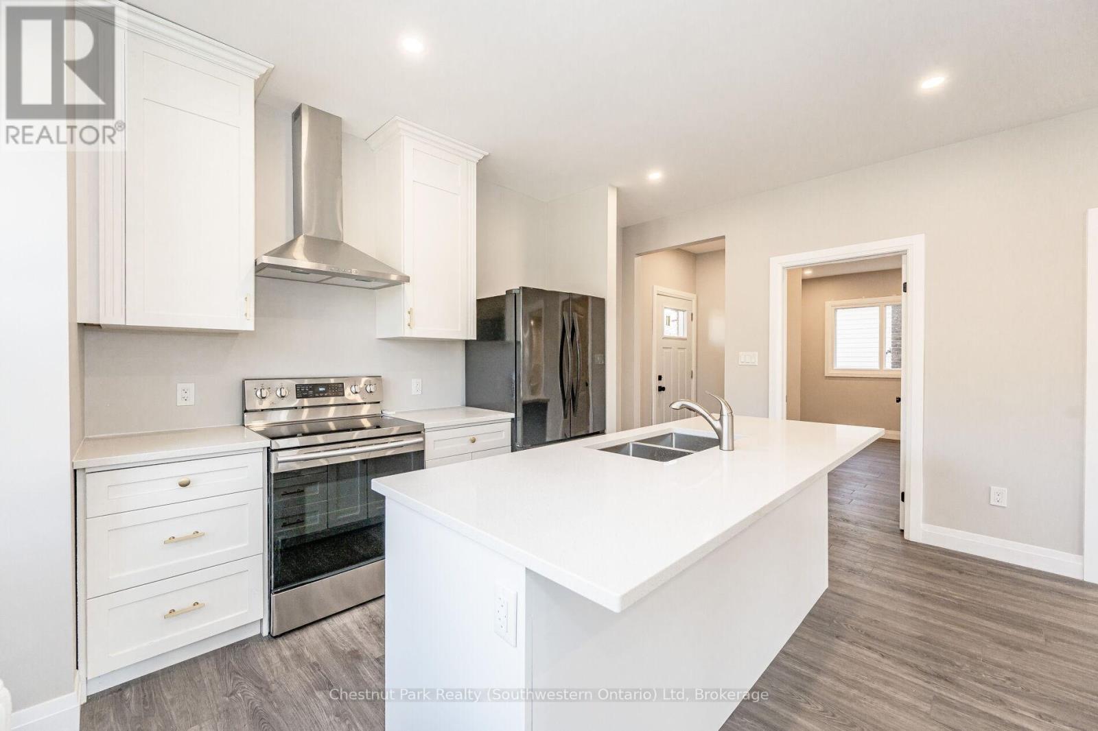 1 - 304 Frederick Street, Kitchener, Ontario  N2H 2N8 - Photo 4 - X12813296