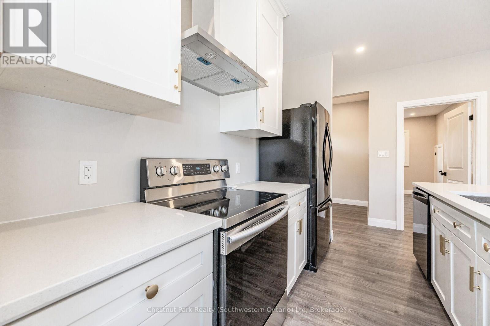 1 - 304 Frederick Street, Kitchener, Ontario  N2H 2N8 - Photo 5 - X12813296