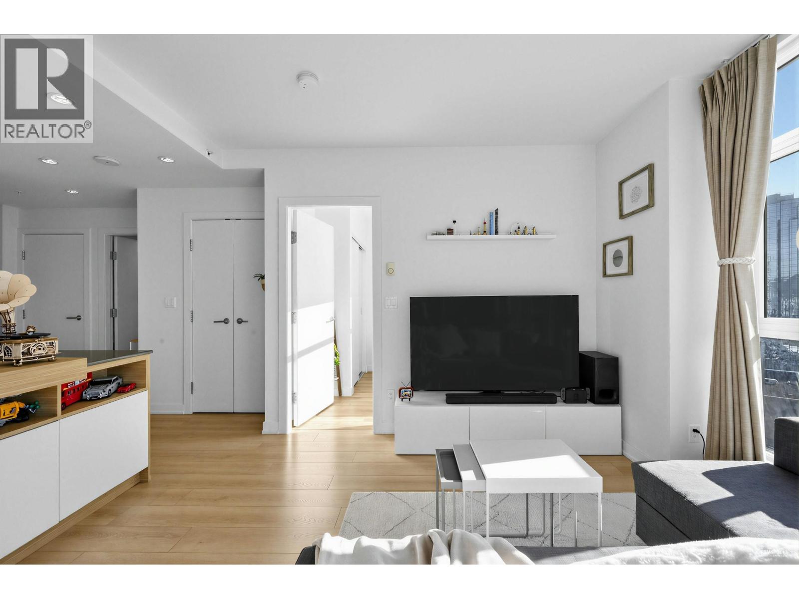 1901 4688 Kingsway, Burnaby, British Columbia  V5H 0E9 - Photo 3 - R3092571