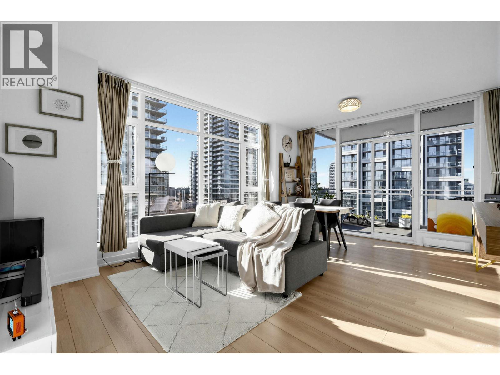 1901 4688 KINGSWAY, Burnaby, British Columbia