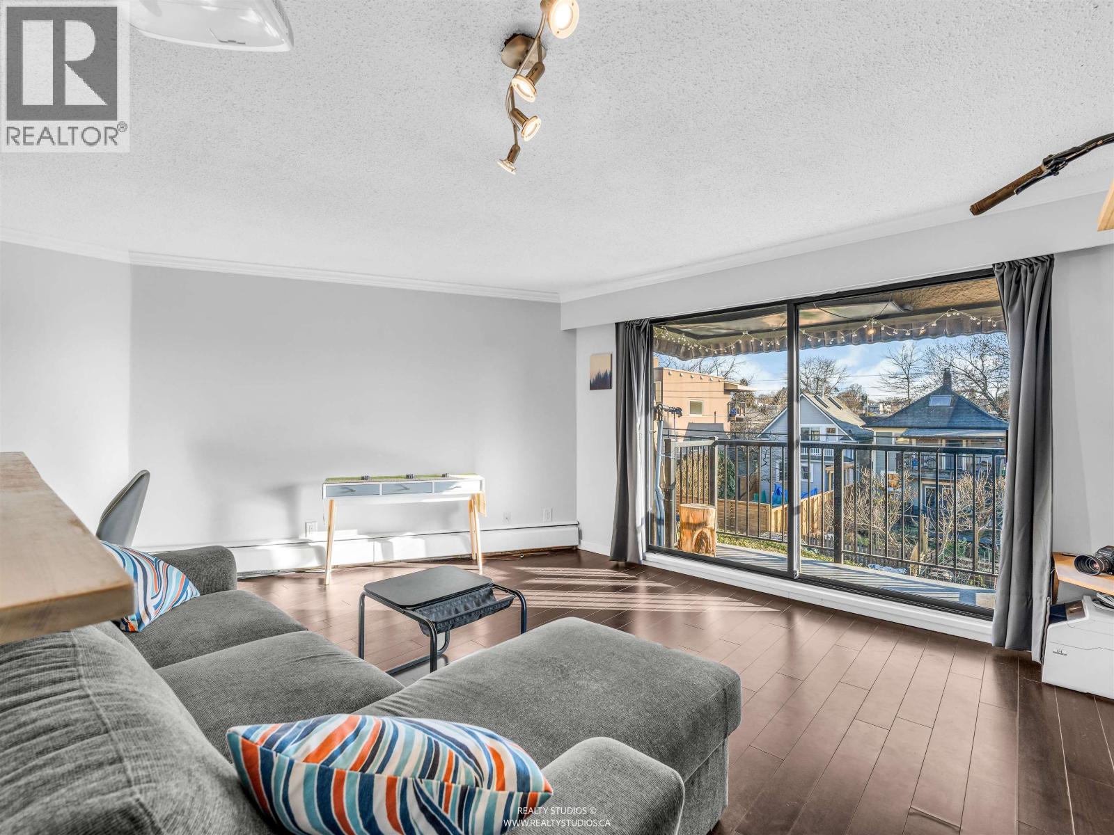 306 2222 Cambridge Street, Vancouver, British Columbia  V5L 1E6 - Photo 2 - R3092619