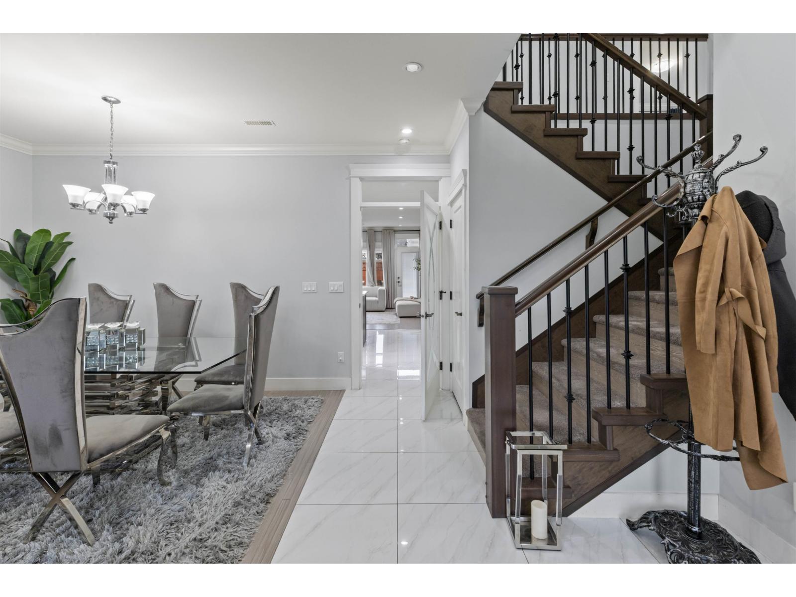 3167 Engineer Crescent, Abbotsford, British Columbia  V4X 0A7 - Photo 3 - R3090677