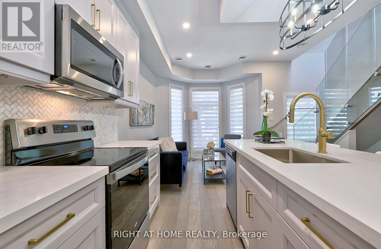 Unit 1 - 131 Brock Avenue, Toronto (Little Portugal), Ontario  M6K 2L5 - Photo 6 - C12813292