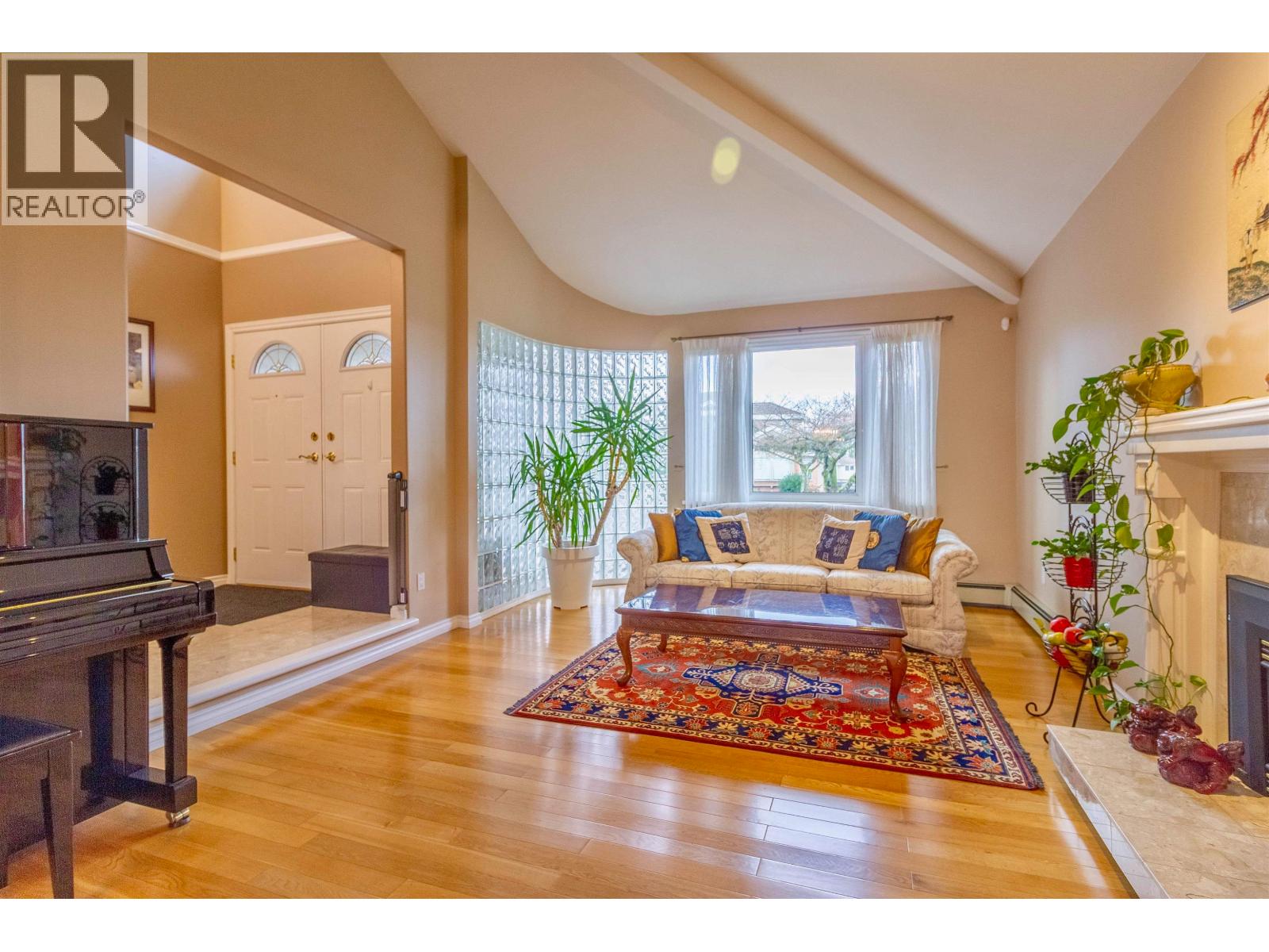 7470 Almond Place, Burnaby, British Columbia  V3N 4V5 - Photo 4 - R3092613