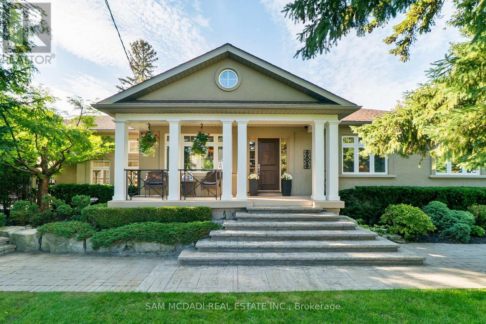 1522 Glenhill Crescent, Mississauga, Ontario  L5H 3C5 - Photo 2 - W12813226