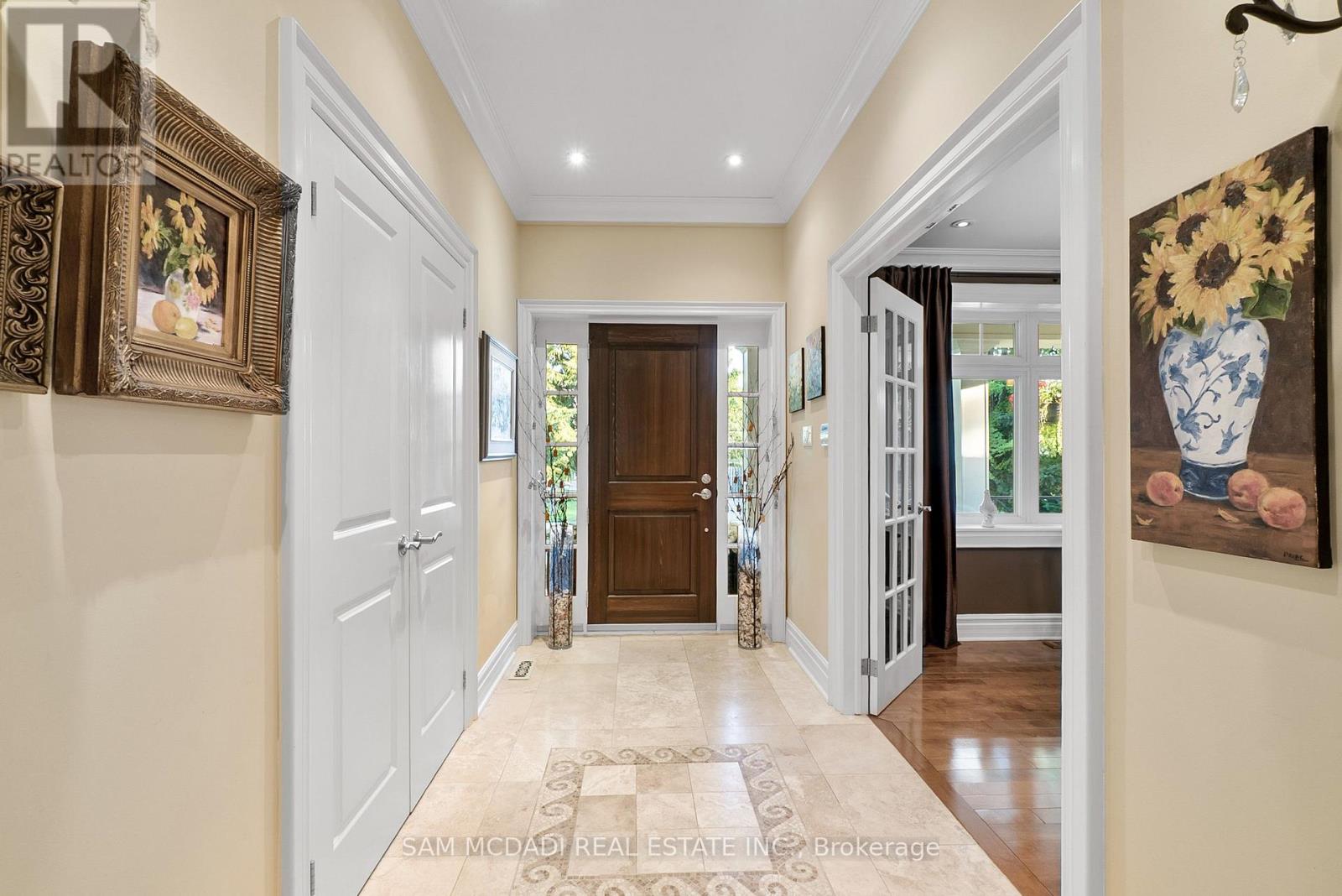 1522 Glenhill Crescent, Mississauga, Ontario  L5H 3C5 - Photo 5 - W12813226