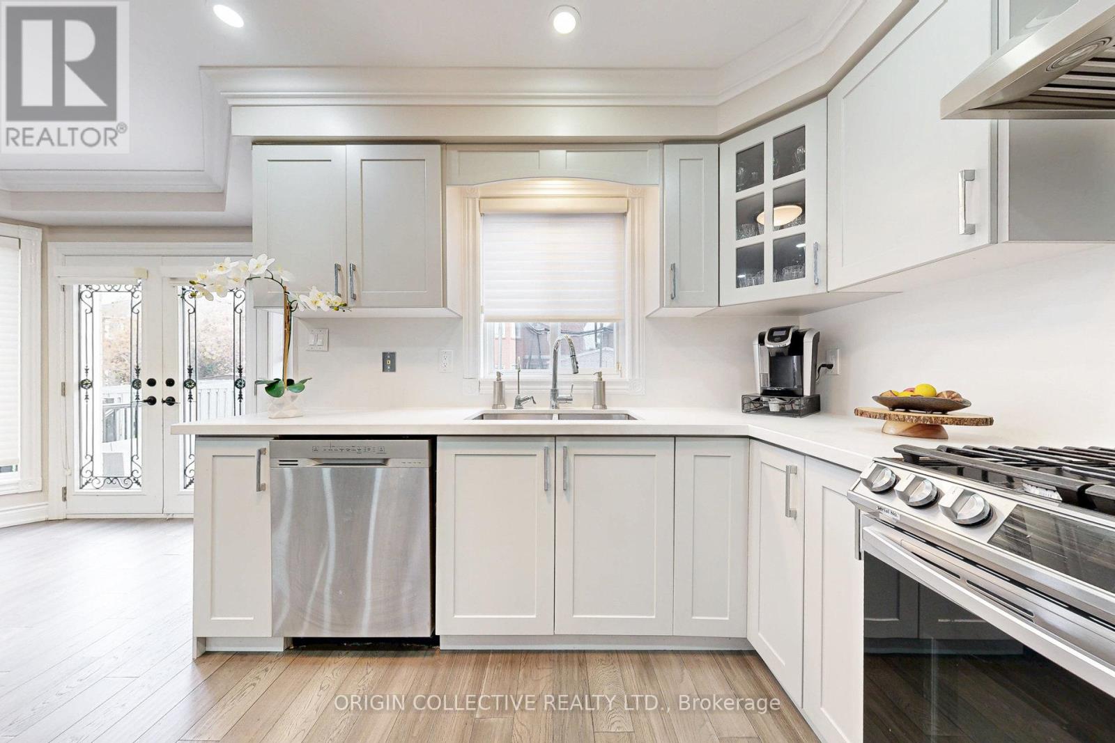 5122 Timber Mill Court, Mississauga, Ontario  L5V 2B8 - Photo 10 - W12813242